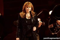 Reba McEntire Honors Friends Lost in 35-Year-Old Plane Crash