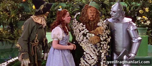 How The Wizard of Oz Influenced Social Issues Over 80 Years 4 Wizard of Oz characters in Emerald City