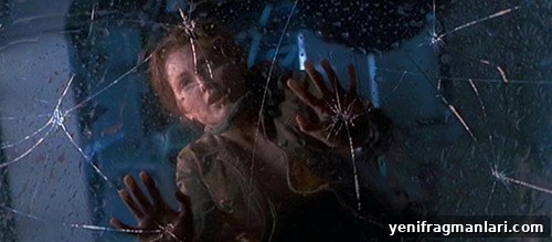 10 Most Iconic Jurassic Park Moments That Shaped the Franchise 7 RV hanging over cliff Lost World