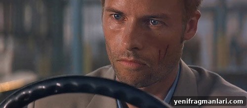 Are Christopher Nolan's Films Truly Deep or Just Complex? 5 Memento still