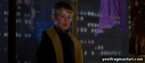 10 Iconic Home Alone 2 Moments in New York 4 Theatre roof with Pigeon Lady