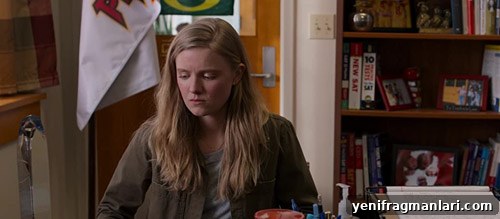 Moxie (2021) Review: Teen Feminism and High School Rebellion 2 Moxie (2021)