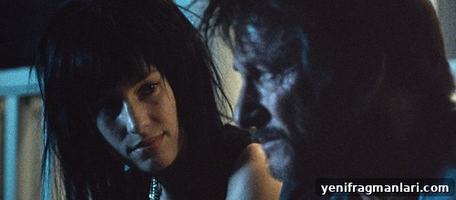 Flag Day (2022) Review: Sean Penn's Father-Daughter Drama 2 img 30467 1