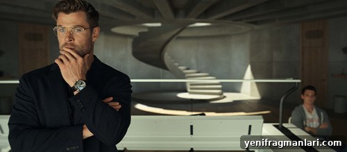 Spiderhead (2022) Review: Chris Hemsworth in Dark Sci-Fi 2 img 32125 1 1