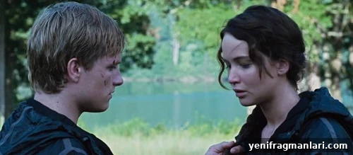 Top 10 Iconic Hunger Games Moments 6 Katniss and Peeta with nightlock berries