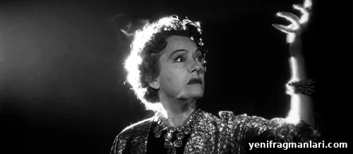 Sunset Boulevard 1950: Film Review and Analysis 3 Scene from Sunset Boulevard