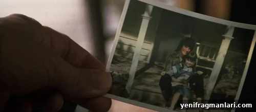 10 Iconic Blade Runner Moments 2 Deckard examines a photograph on a screen