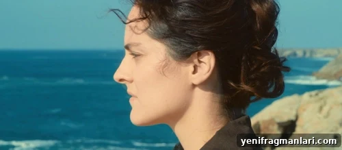 10 Unforgettable Moments from Portrait of a Lady on Fire 3 Marianne dives into the sea
