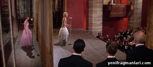 10 Iconic Singin' in the Rain Moments 7 Theatre reveal