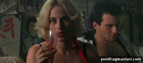 True Romance (1993) Review: Tarantino's Cult Crime Romance 2 True Romance poster
