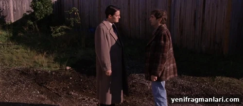 10 Iconic Harry Dean Stanton Performances 3 Harry Dean Stanton stares at Kyle MacLachlan in a yard or garden.