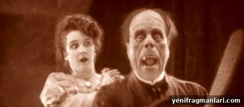 A still of Mary Philbin and Lon Chaney in Universal Monsters movie 'The Phantom of the Opera' (1925).