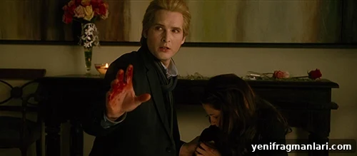 Peter Facinelli lifts a bloodied hand whilst protecting a girl in 'The Twilight Saga: New Moon'.