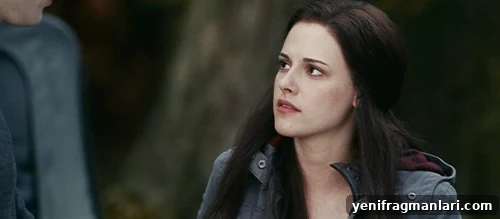 Kristen Stewart sporting a bad wig to play Bella Swan in 'The Twilight Saga: Eclipse'.
