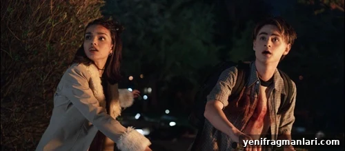 Y2K 2024 Movie Review: Plot, Performances & Verdict 2 Rachel Zegler and Jaeden Martell in 2024 comedy 'Y2K'.